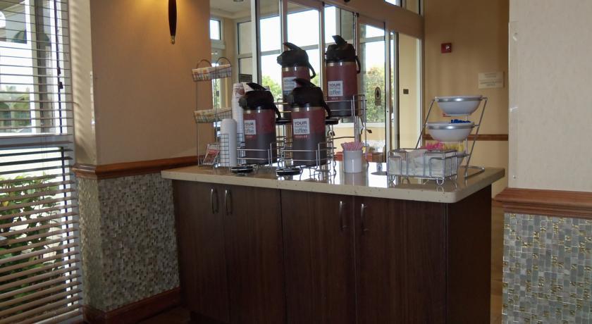 Отель Comfort Suites - Weston
