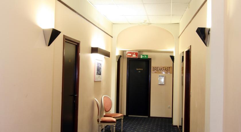 Отель Hotel Opera