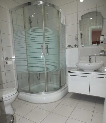 Отель The Riada Hotel