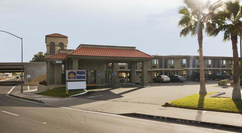 Отель Best Western Desert Villa Inn