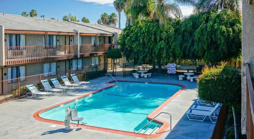 Отель The Buena Park Hotel & Suites