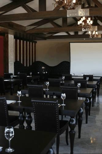 Отель Konvoy Hotel & The Country Club