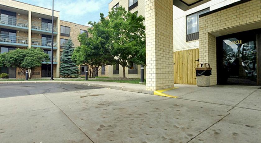 Отель Best Western Plus East Towne Suites