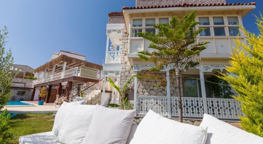 Shaka Marine Boutique Hotel