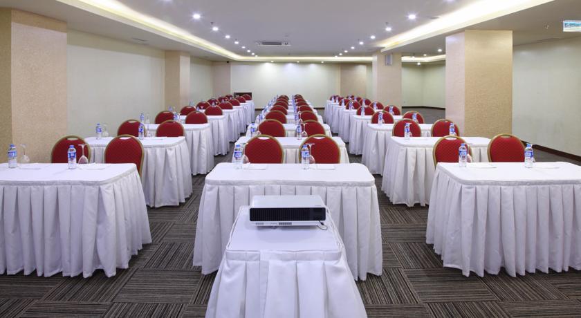 Отель Hotel Senbayrak City