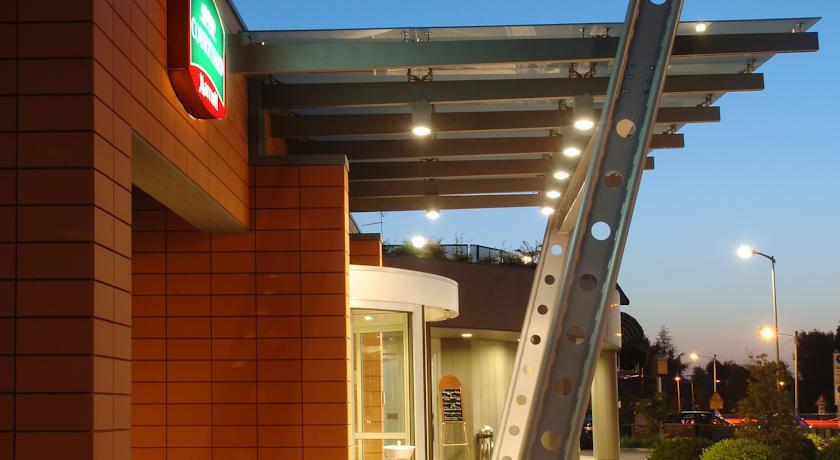 Отель Courtyard by Marriott Venice Airport
