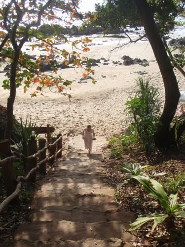 Отель Jungle Hill Beach Bungalow