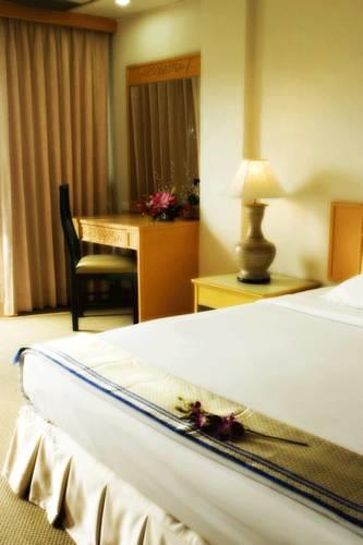 Отель The Airport Hotel