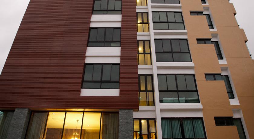 Alisha Court Hotel & Residence