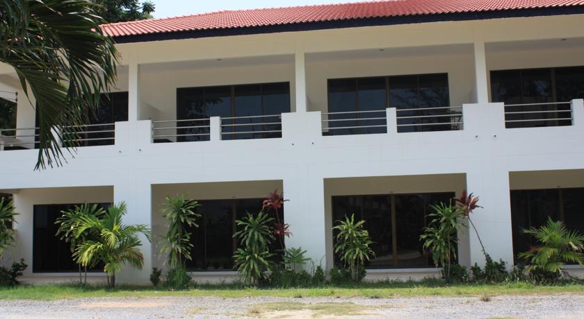 Отель Chalong Sea View Resort