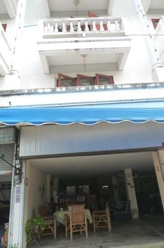 Отель Pakarang Guesthouse