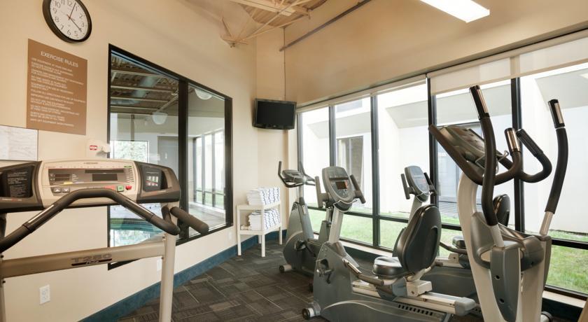 Отель Days Hotel Buffalo Airport