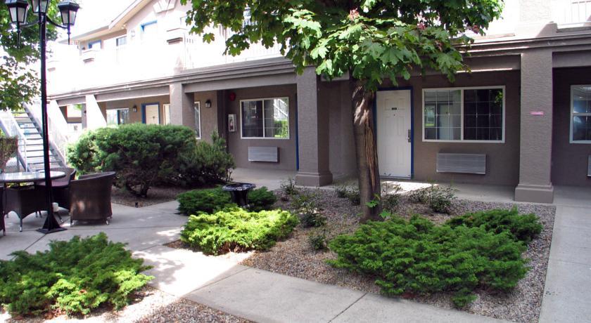 Отель Days Inn Kelowna