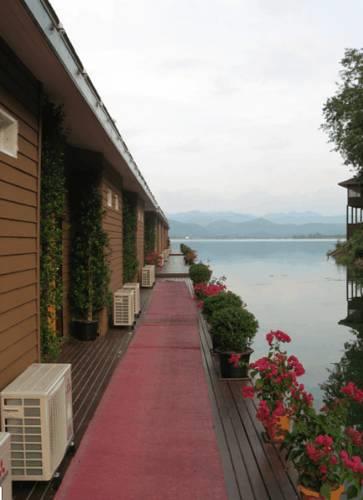 Отель Raya Buri Resort