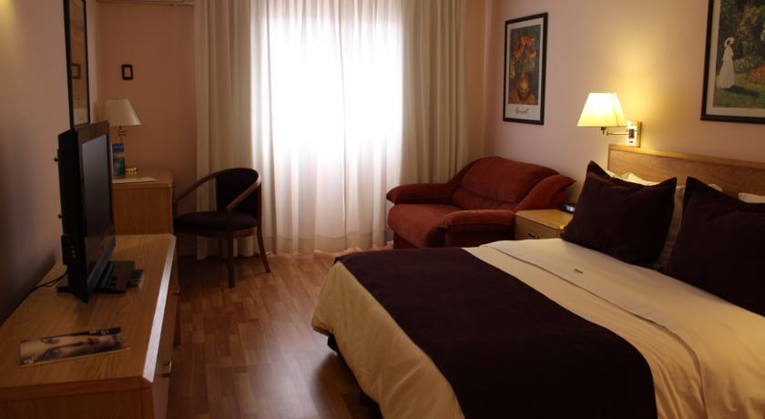 Отель Days Inn Montevideo