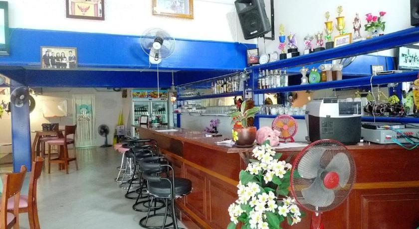 Отель Blue Lagoon Guest House & Bar