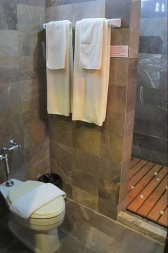 Отель The Maze Resort