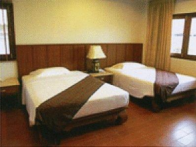 Отель Sailom Resort Bangsaphan