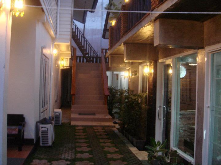 Отель The River House Hotel
