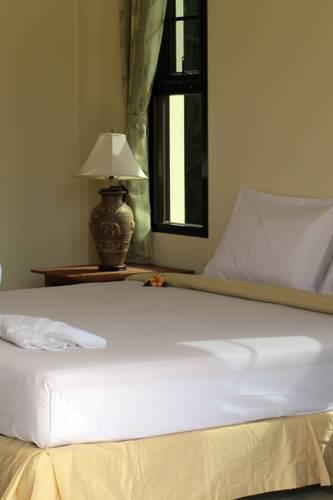 Отель Cousin Koh Kho Khao Bungalow
