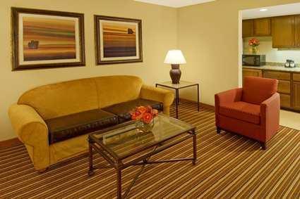 Отель DoubleTree Suites by Hilton Omaha