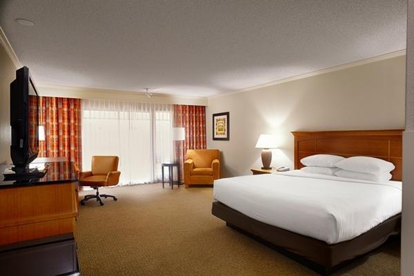 Отель DoubleTree by Hilton Ontario Airport