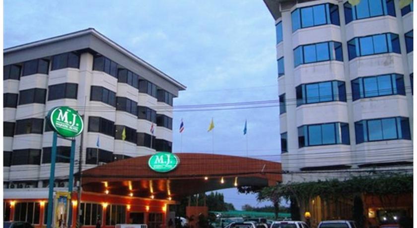 Отель The Majestic Hotel Sakon Nakhon