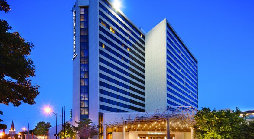 Отель DoubleTree by Hilton Tulsa-Downtown