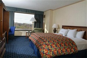 Отель Doubletree Hotel Tulsa at Warren Place