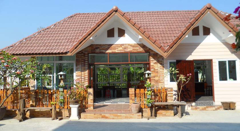 Отель Klang Muang River Home