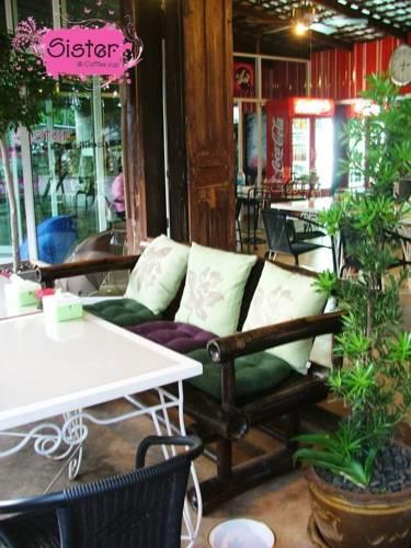 Отель Thatphanom Place