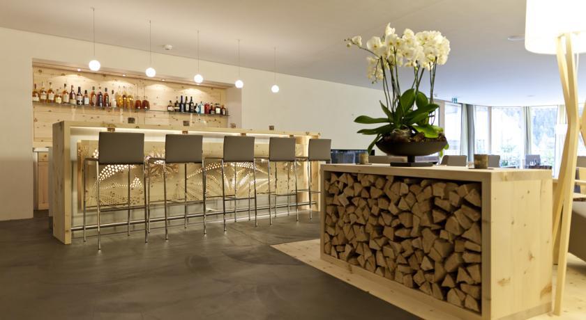 Отель Relais & Châteaux IN LAIN Hotel Cadonau