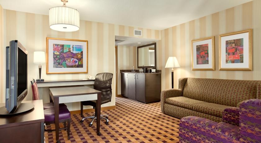 Отель Embassy Suites Minneapolis - Airport