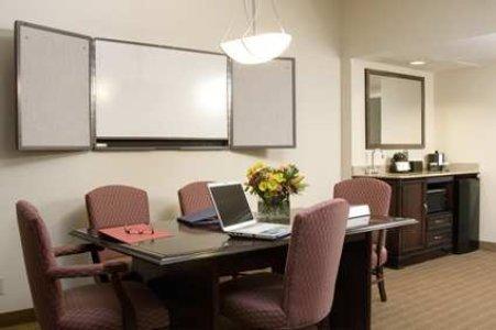 Отель Embassy Suites Alexandria - Old Town