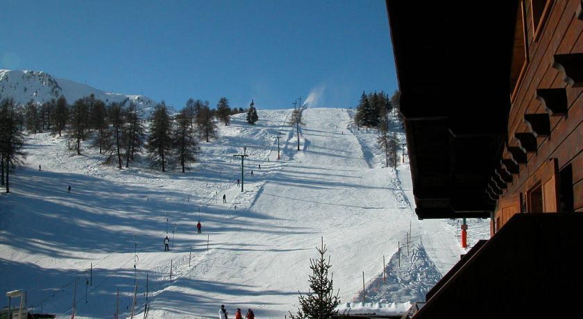 Отель Hotel La Cambuse