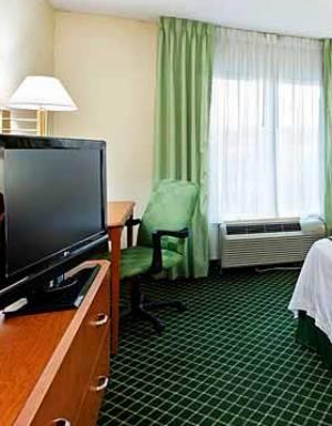 Отель Fairfield Inn & Suites Charlotte Arrowood 