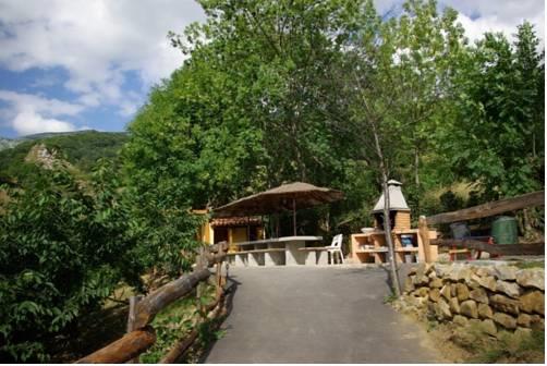 Отель Apartamentos Antigua Escuela de Alesga