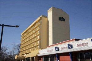Отель La Quinta Inn & Suites Stamford/New York City