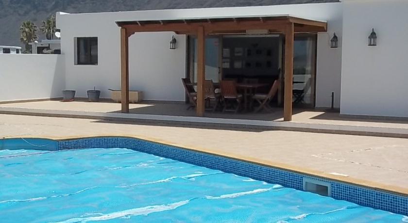 Отель Famara Cottage