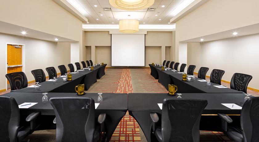 Отель Four Points by Sheraton Kingston