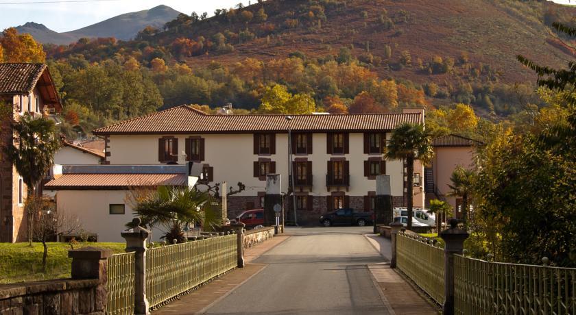 Отель Hotel Urgaín