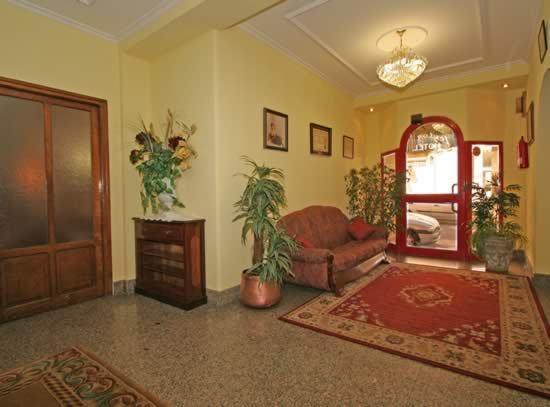 Отель Hotel Leyton