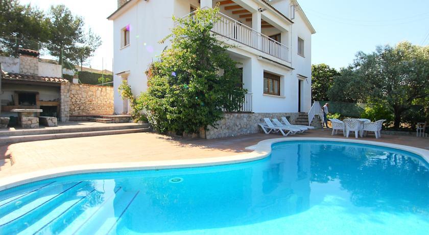 Апартаменты Holiday home Villa Rosa Canyelles