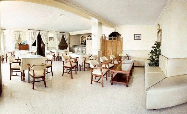 Отель Hotel Avenida
