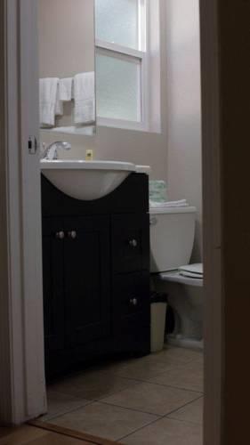 Отель Tri-Valley Inn & Suites