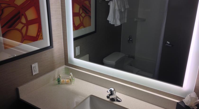 Отель Hilton Milwaukee River