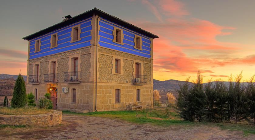 Отель Bodegas De Arnes