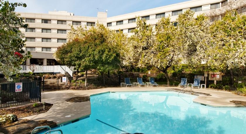 Отель Hilton Pleasanton at the Club