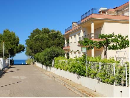 Отель Apartment Roses II Llançà