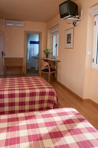 Отель Hotel Villa de Ayerbe